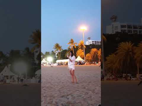 Beach Walk Pattaya Thailand Selfie Girls
