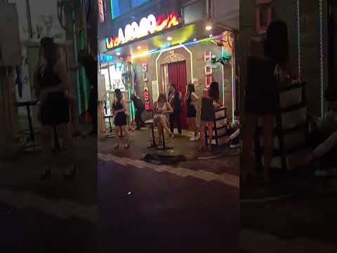 Fun girls at the walking street in Pattaya Thailand #shorts #thailand