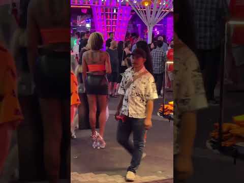 Girls or boys? Maybe Ladyboys? Pattaya, Walking street #shorts #pattaya #thailand