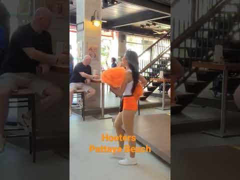 Hooter Girls on Beach rd, Pattaya, showing off their dancing skills #pattaya #thailand #shorts