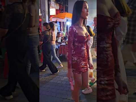 Is She also LADYBOY??😳 Walking Street  Pattaya NightLife #shorts #girls