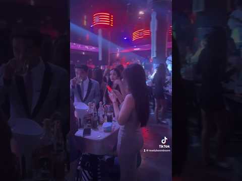 Noble girls in Hollywood club,Pattaya