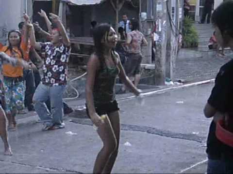 Pattaya Girls – Songkran 2009 – Dancing
