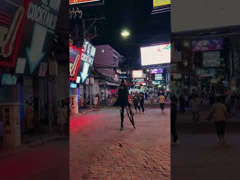 Pattaya Nightlife – Walking street show and sexy bar girls