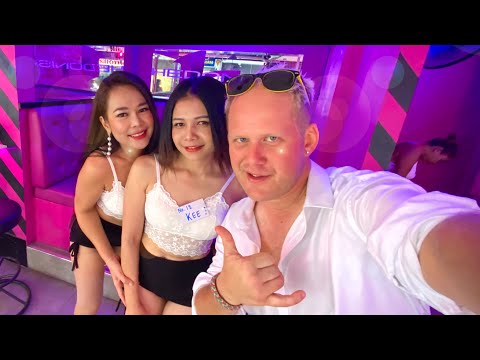 Pattaya's CUTE bar girls – BEHIND THE SCENES