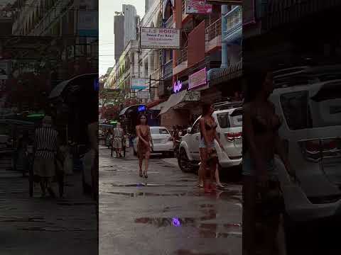 Sexy girls or ladyboys? Pattaya. Soi Chaiyapoon.