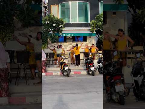 Thai Bar Girls are dancing on Soi 6 👯‍♀️ #pattaya #thailand #soi6 #nightlife #tayland #thaiwoman