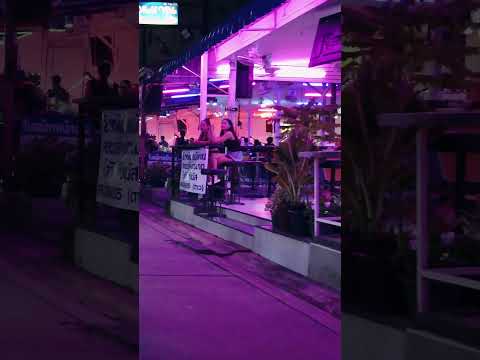 Thailand – Pattaya Nightlife 👯 Soi 7 sweet bar girls 4k night walk scenes -August 2024