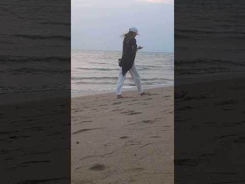 What kind of girls walk along the beach in Pattaya. #girl #girls #beach #walking #beautiful