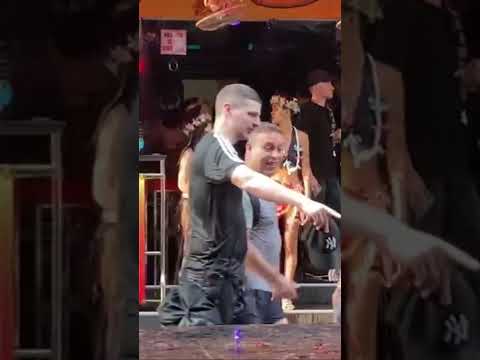 Chalk N Cheese bar girls #pattaya #soi6 #thailand