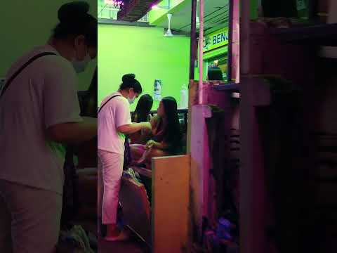 Pattaya Nightlife 👯 Soi honey girls and ladyboys night walk scenes