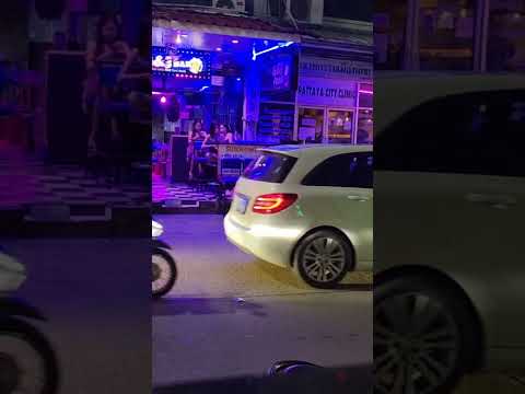 Pattaya Nightlife Glimpse #pattaya #traffic #Nightlife