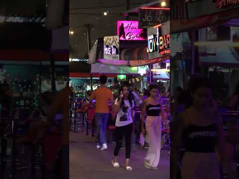 Unwind in Style: Tree Town Bars in Pattaya #nightlife