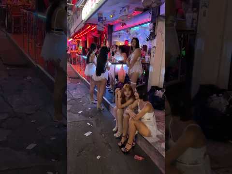 Hot Thai Girls in Soi 6 – Pattaya Redlight District #thailand