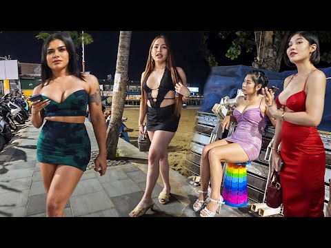 Pattaya Beach Road Pretty Ladies Scenes from a Busy Evening