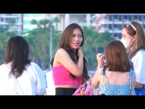 THAILAND BEAUTIFUL LADIES ON BEACH TAKING PICTURE #beach_road_pattaya_today #walkingstreet