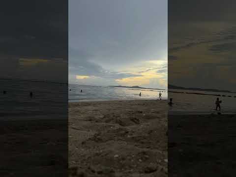 🏖 Sunset Timelapse at Jomtien Beach Pattaya | Family Fun & Swimming in the Sea 🌅 #shorts
