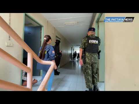 Pattaya Police Arrest Over 30 People for Illegal Drugs in Raid on Daily Rental Building