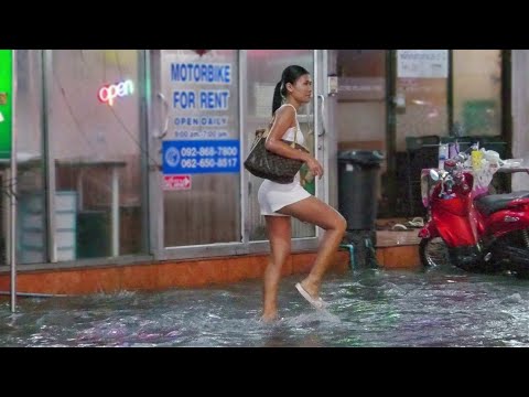 WATER IS EVERYWHERE. EXTREMELY STRONG FLOOD in Pattaya. Thailand in Raining Season 2025