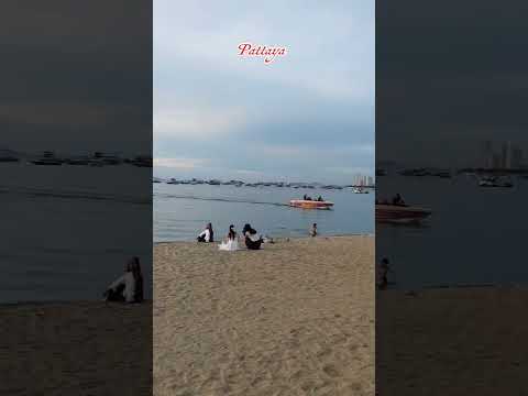 Why she wants to wait for you here in pattaya beach ?, #RightHereWaiting #RichardMarx @Oylovepoint